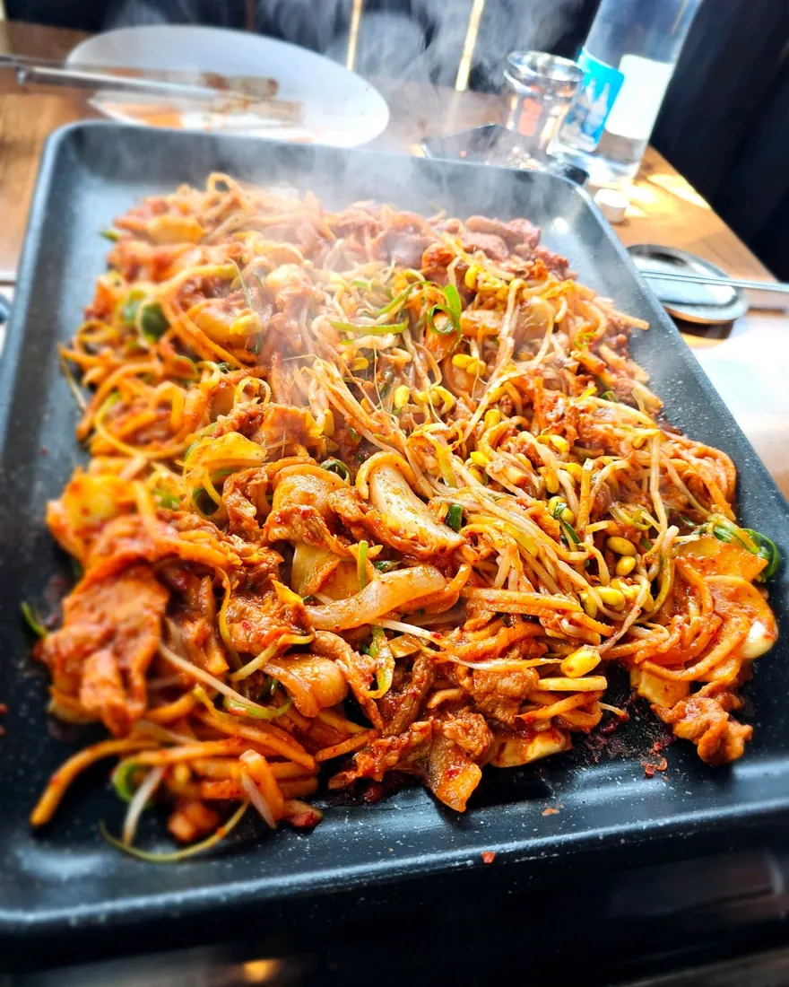 낙원돈대패의 매콤한 고기 요리